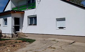Jani Vendeghaz Ground Floor & Apartman